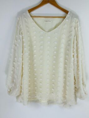 Olive & Leaf Women’s Lightweight V-neck Blouse Size M